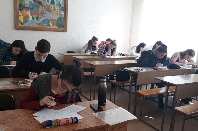 Студенти в роботі